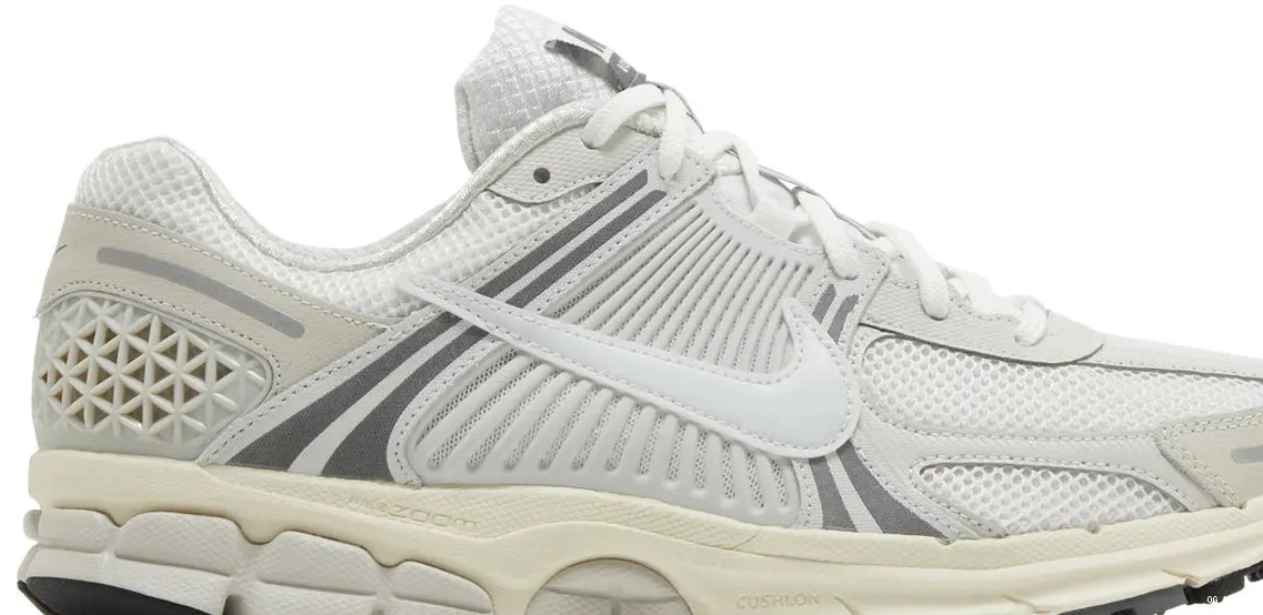 Platinum Tint Nike Vomero Zoom 5 0803